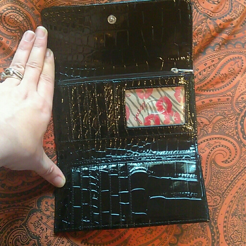 Guess Wallet - Picture 2 of 5